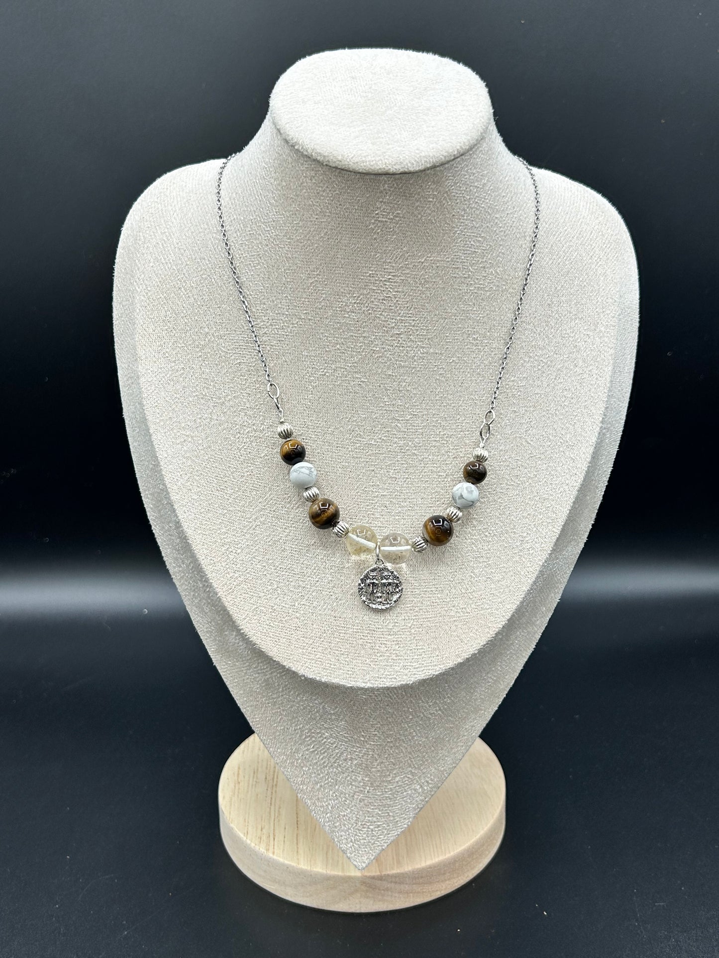 Collier Gémeaux en œil de tigre, howlite et citrine sur chaîne argentée