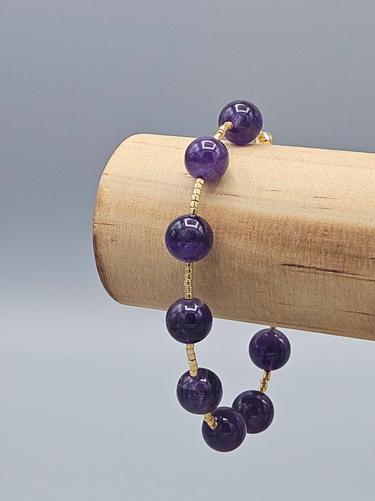 Bracelet améthyste violet avec perles dorées