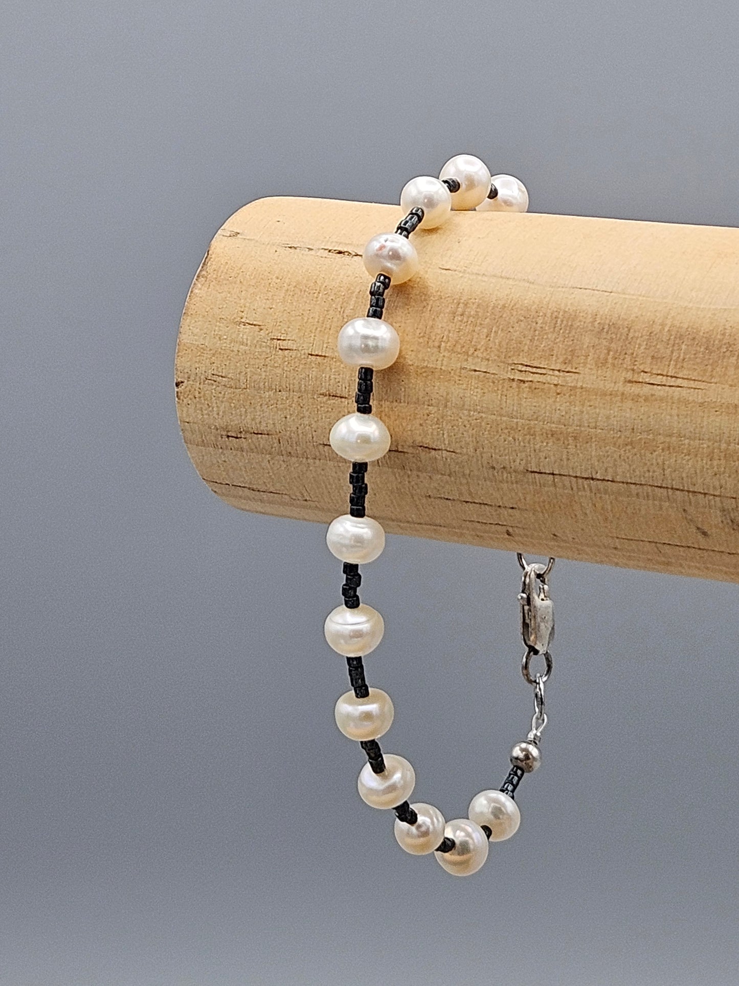 Bracelet Éclat de perles en perles de culture et Miyuki monté sur câble acier