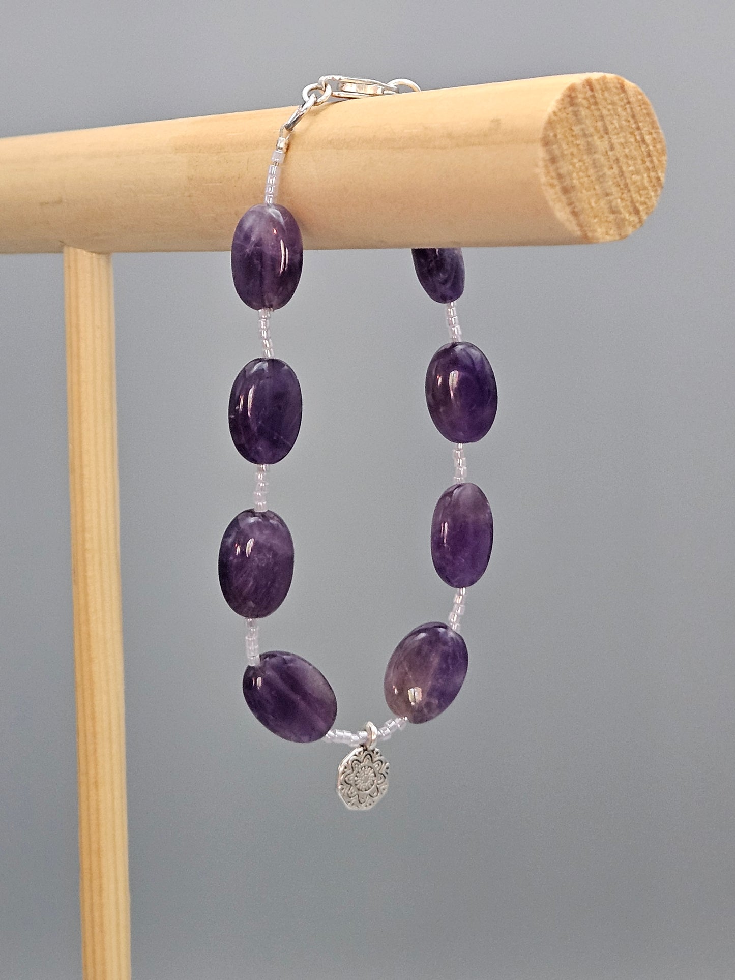 Bracelet mandala violet en améthyste et perles argentées