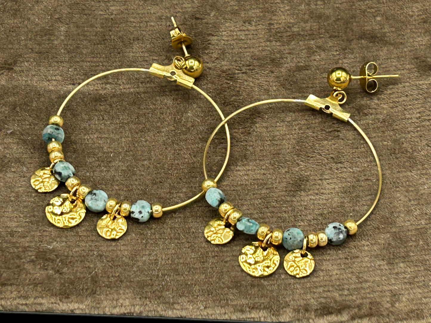 Créoles en jaspe dalmatien bleu – acier inoxydable doré