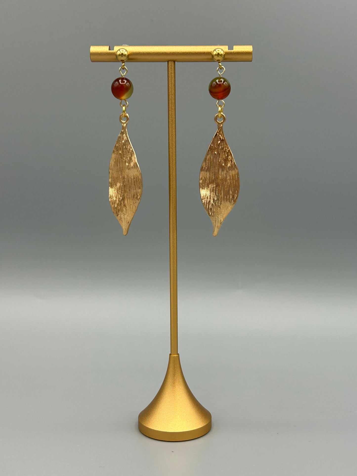Boucles d’oreilles Couleurs d’Automne en agate verte et feuille dorée