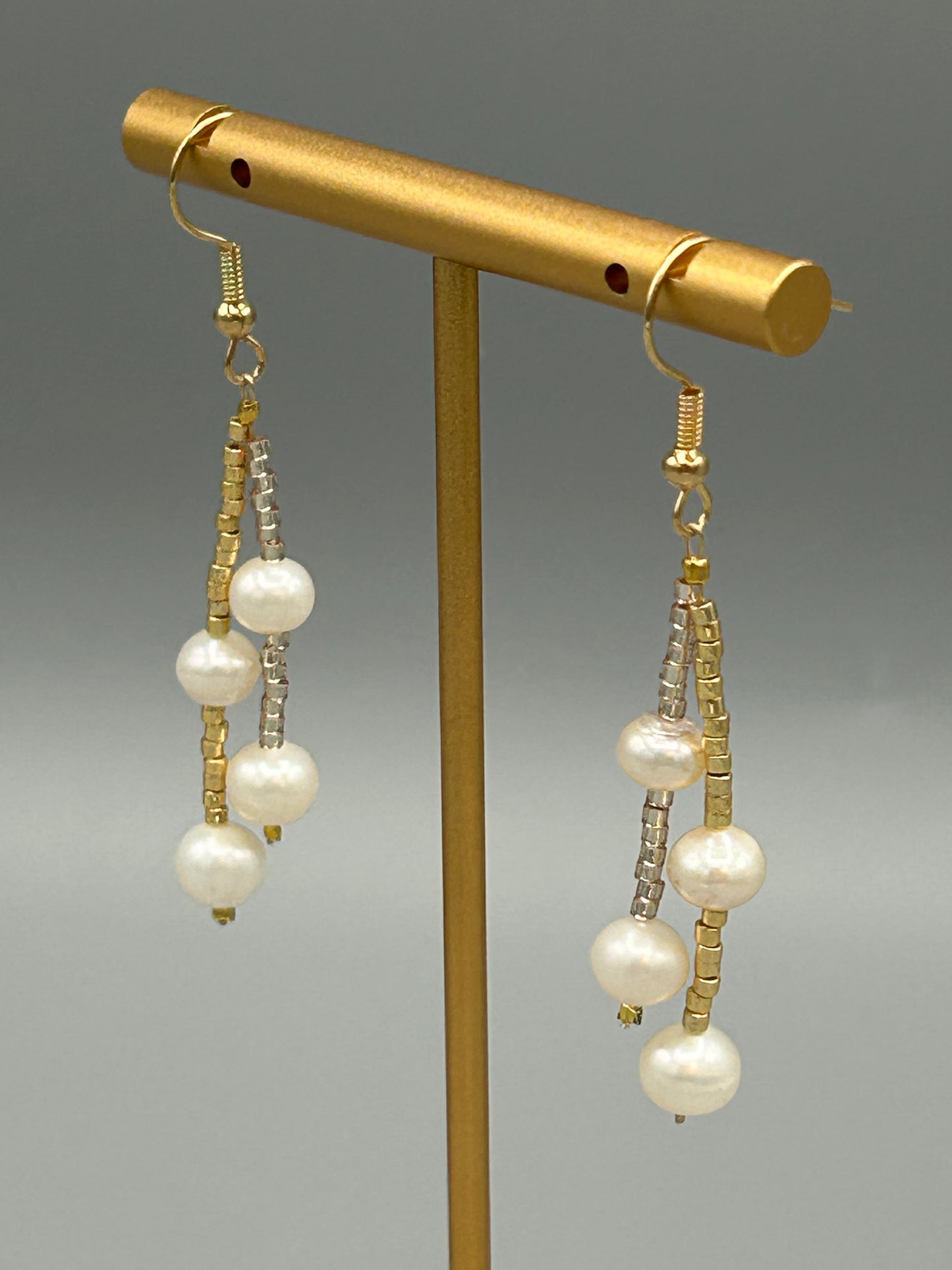 Boucles d'oreilles Perles d'Aurore — perles de culture et perles Miyuki dorées