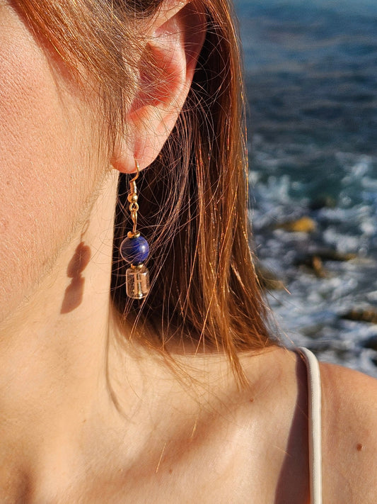 Boucles d'oreille pendantes dorees lapis lazuli et quartz fume