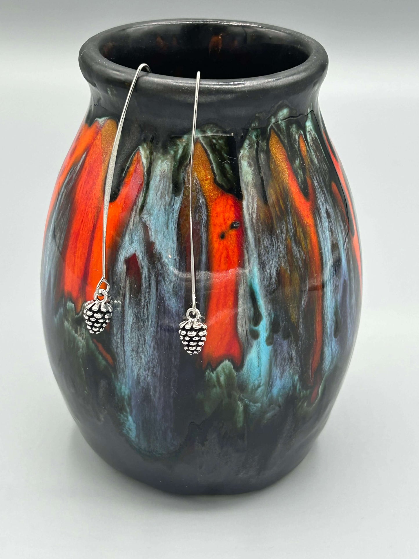 Boucles d’oreilles pendantes pomme de pin argentée