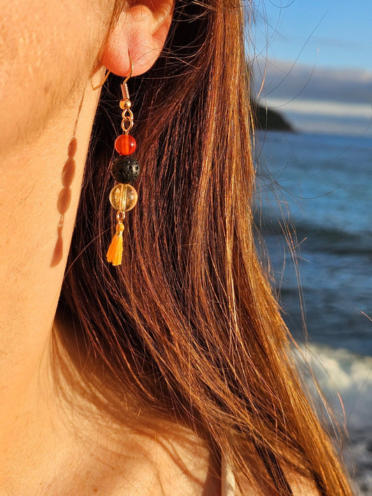 Boucles pendantes pompon lave dore