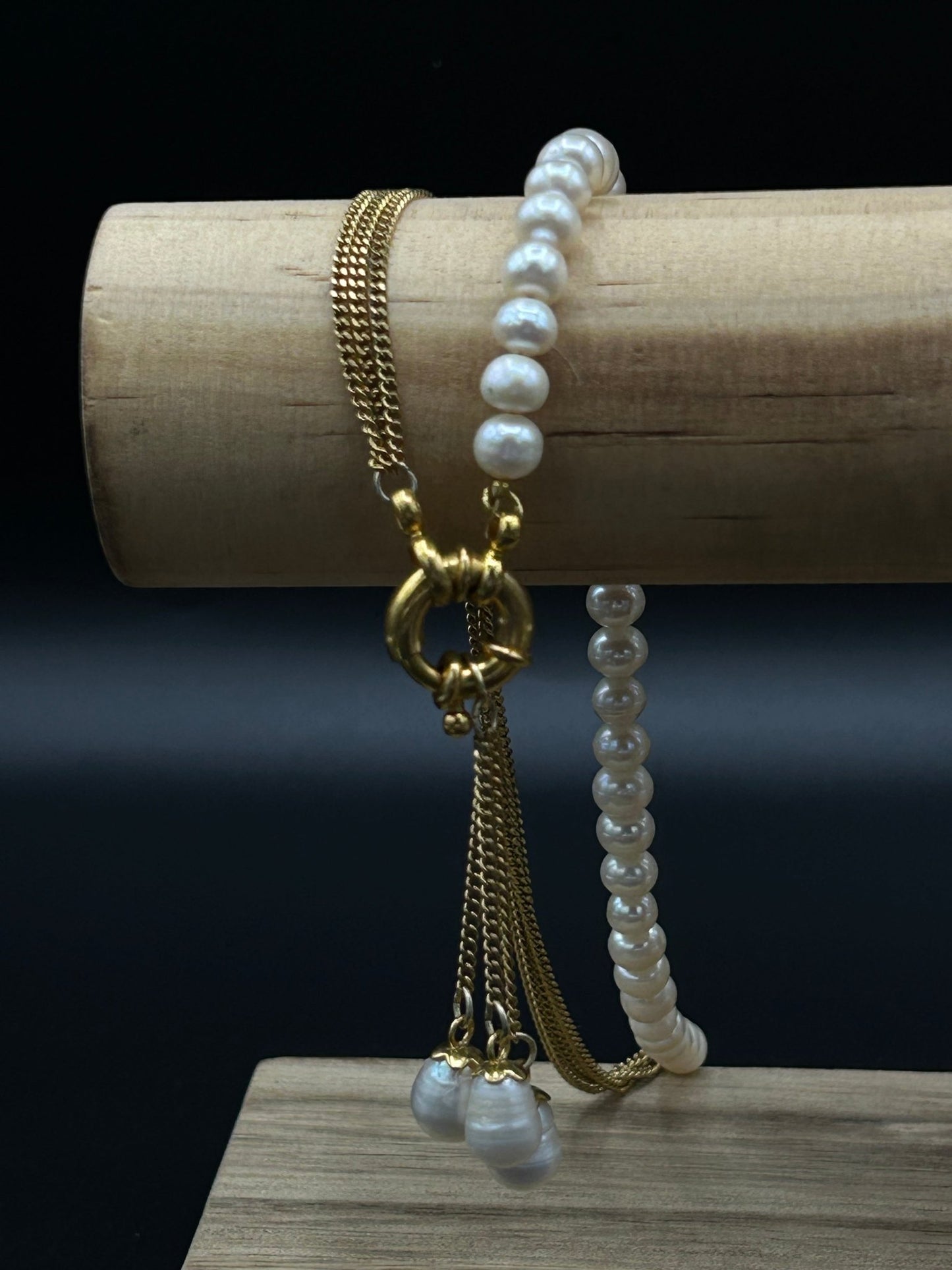 Collier asymétrique perles d’eau douce & acier doré - Colomba Créations