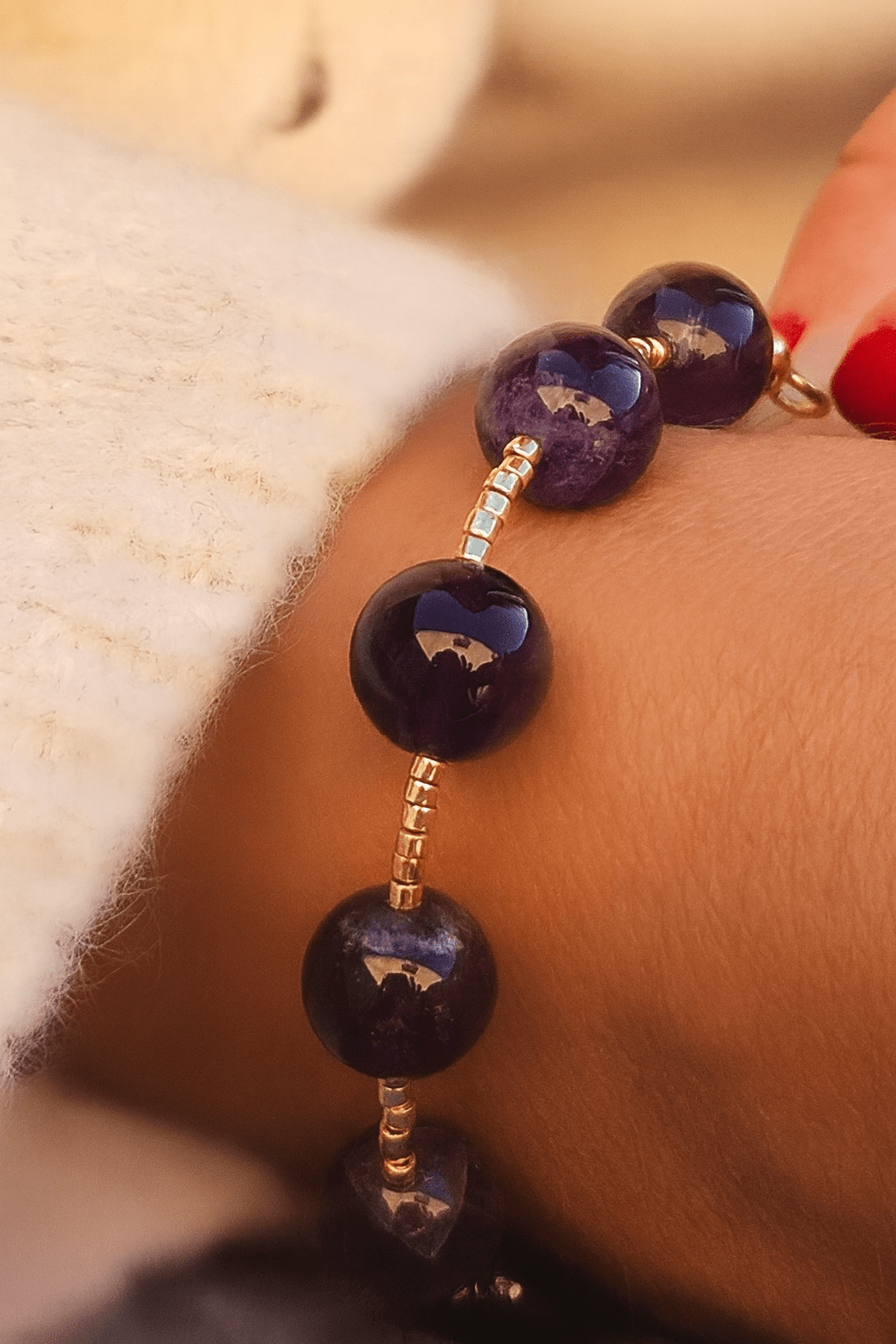 Bijoux zen en pierres naturelles, bracelets et colliers aux teintes douces inspirés du calme et de la sérénité