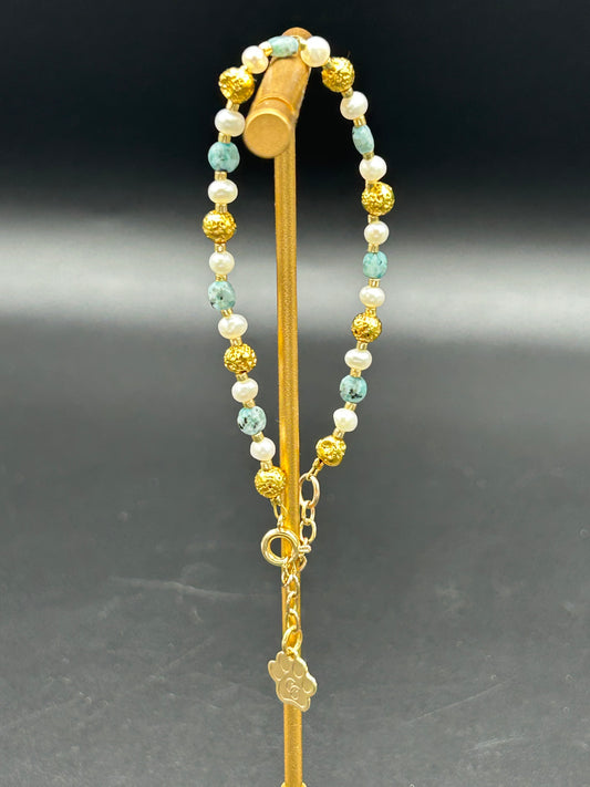 Bracelet jaspe dalmatien bleu et perles de culture - cable acier