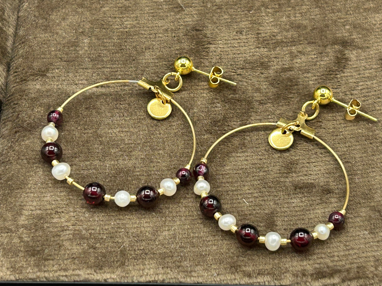 Boucles créoles Grenat & Perles de culture – Inox doré