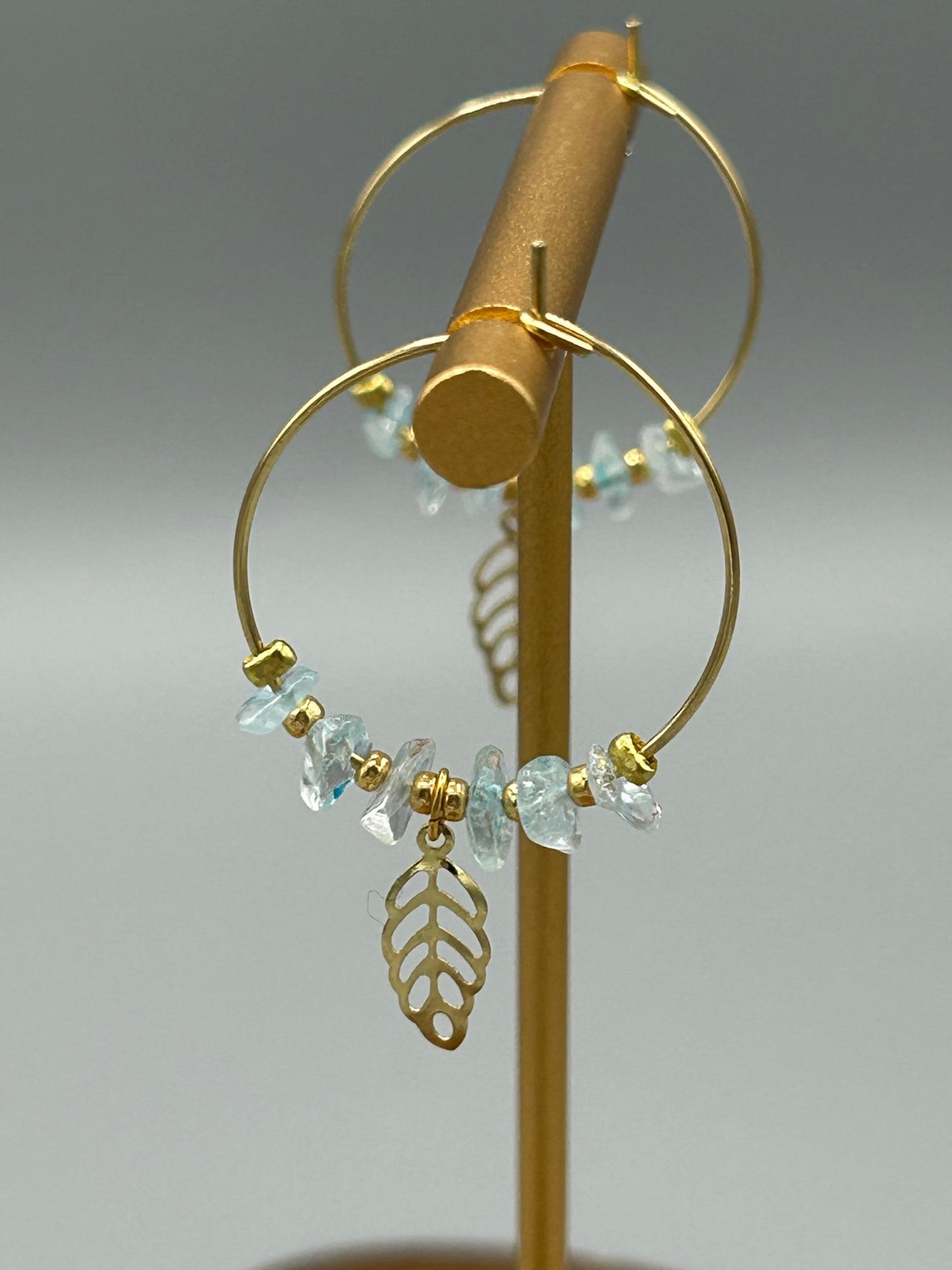 Boucles créoles Aigue marine feuille dorée - Colomba Créations