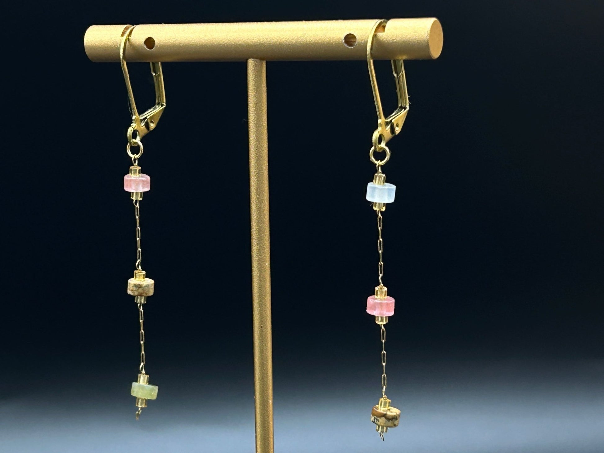 Boucles d’oreilles pendantes fines et tendance en pierre naturelle – acier inoxydable doré - Colomba Créations