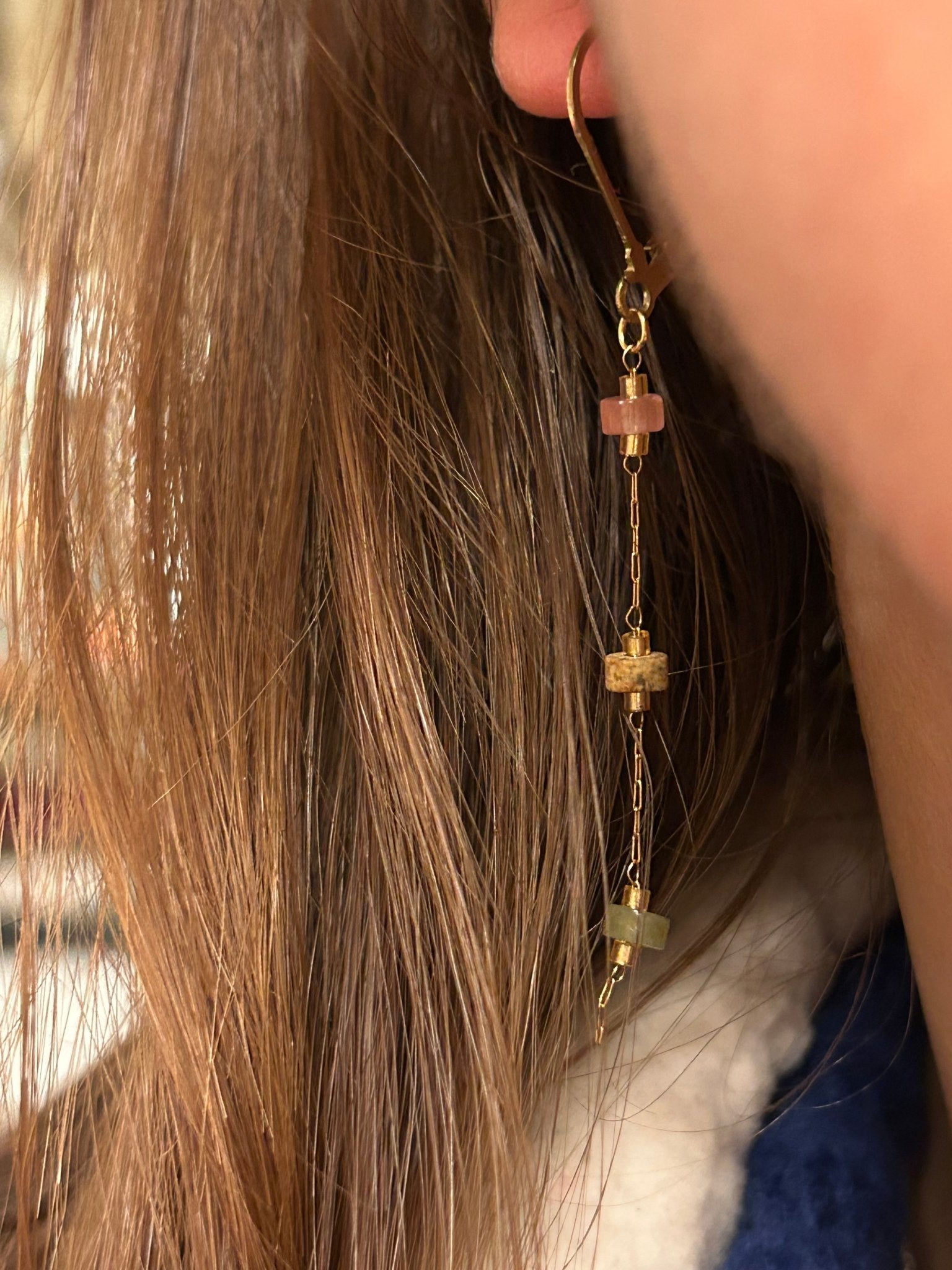 Boucles d’oreilles pendantes fines et tendance en pierre naturelle – acier inoxydable doré - Colomba Créations