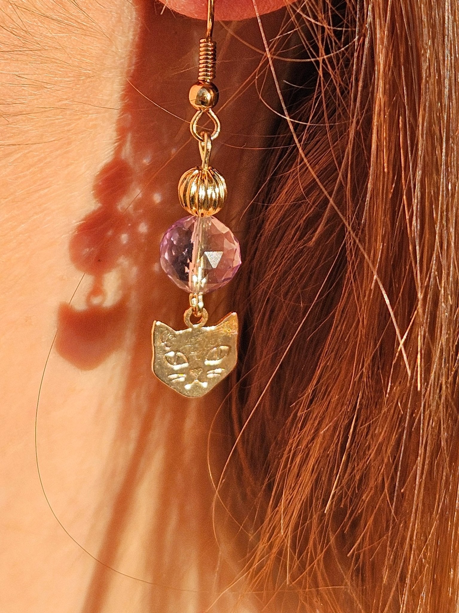 boucles-mystere-felin-fluorite-mauve-clou-dore-colomba-creations-1