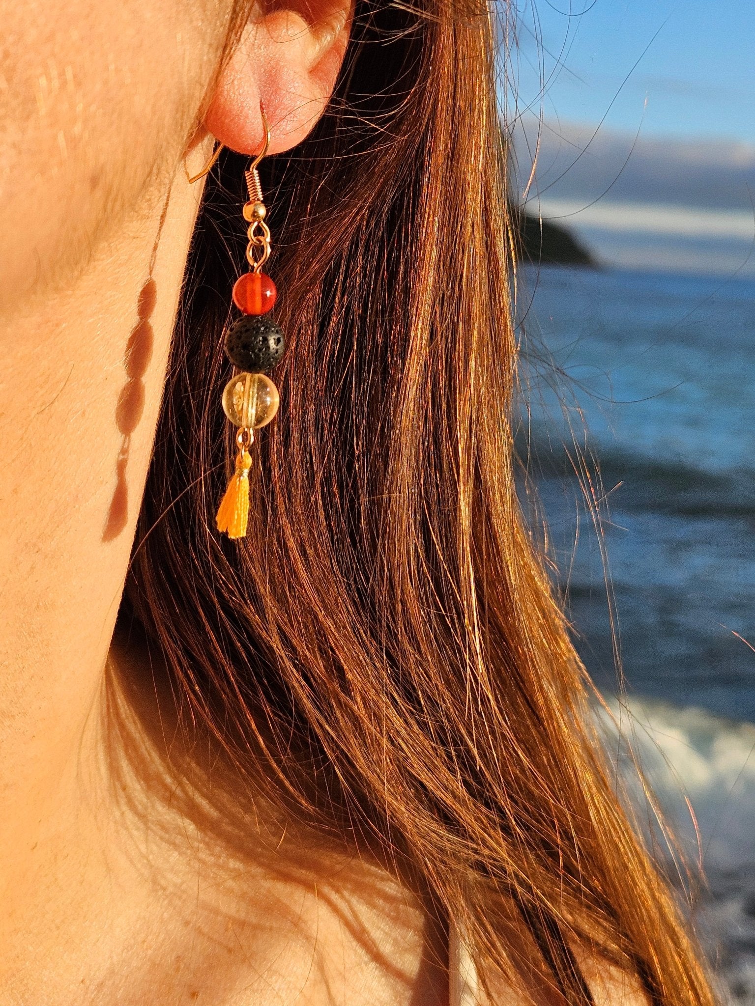 Boucles pendantes pompon lave dore
