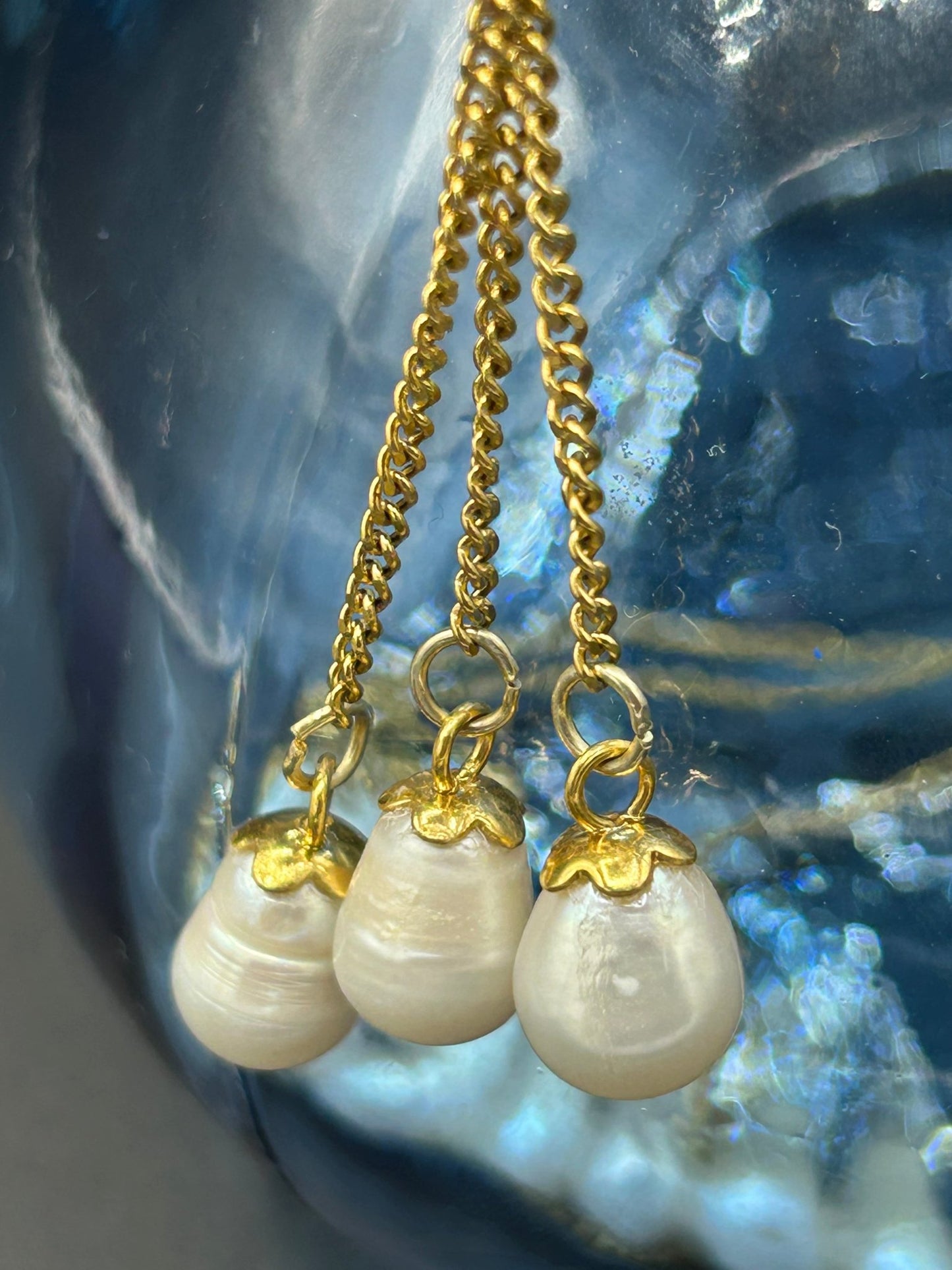 Collier asymétrique perles d’eau douce & acier doré - Colomba Créations