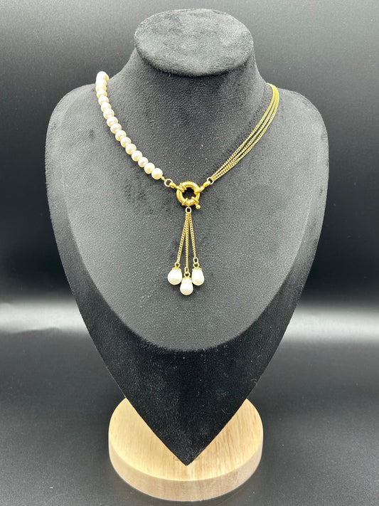 Collier asymétrique perles d’eau douce & acier doré - Colomba Créations