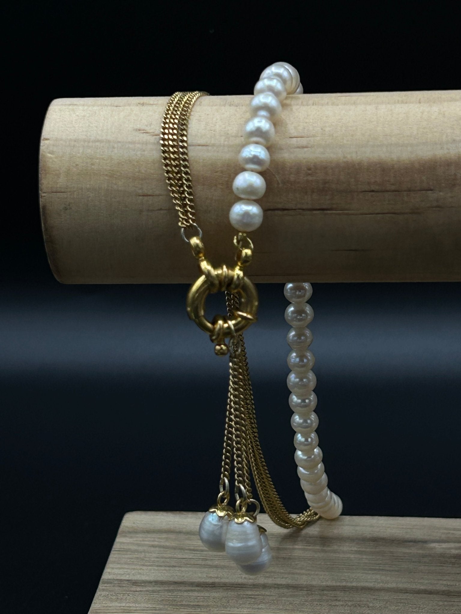 Collier asymétrique perles d’eau douce & acier doré - Colomba Créations